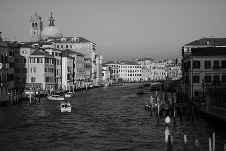 Pohled na Canal Grande z Ponte degli Scalzi